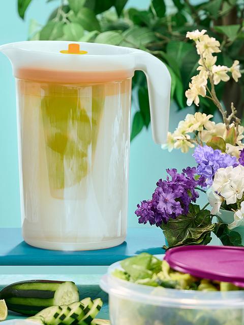 Tupperware 1-Gal./3.8 L Pitcher with Infuser Insert For Sale